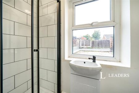 1 bedroom in a house share to rent - Photo 5