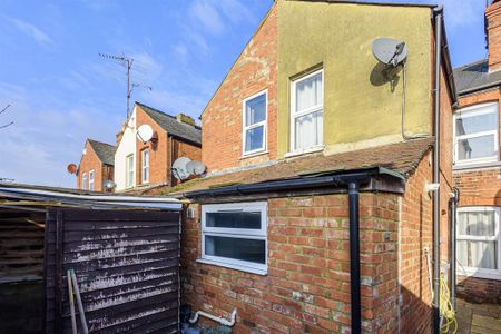 4 bedroom terraced house to rent - Photo 5