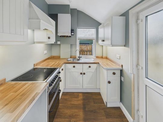 2 bedroom terraced house to rent - Photo 1