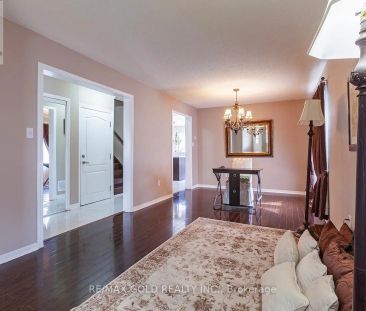 1 RIPLEY CRESCENT - Photo 2