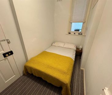 3 bedroom flat to rent - Photo 3