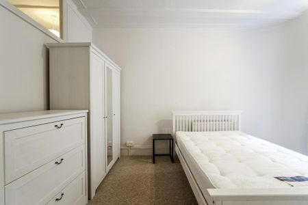 3 bedroom flat to rent - Photo 5