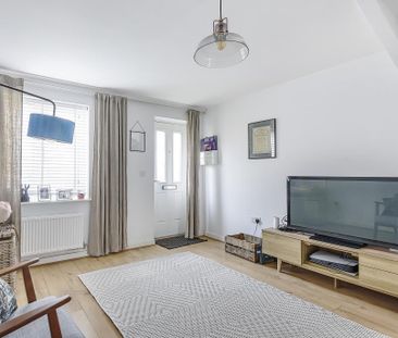 3 bedroom semi-detached house to rent - Photo 2