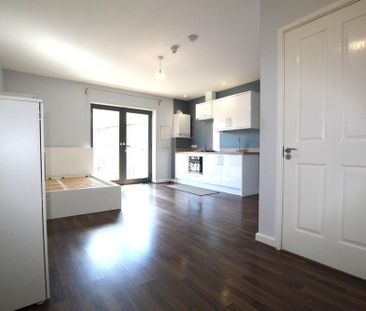 Studio to rent - Photo 2