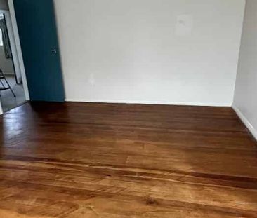 Levin - 3 Bedrooms - Photo 2