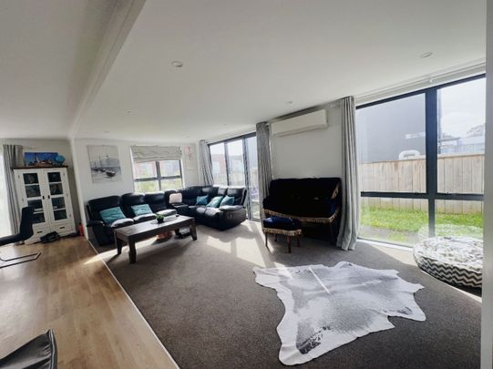 Spacious 4-Bedroom Family Home in Prime Massey Location – Available - Photo 1