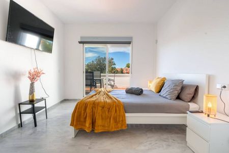 3 bedroom luxury penthouse for rent in Marbella Del Este, Spain - Photo 5