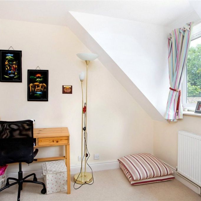 4 Bedroom House - Swanmore Road, Swanmore - Photo 1