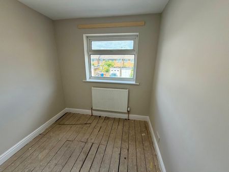 3 Bed Terraced House, Dawlish Close, SK7 - Photo 4