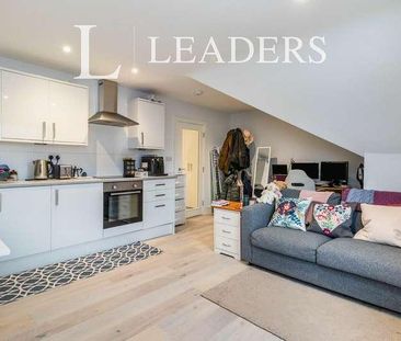 Hersham Road, Walton-on-thames, Surrey, KT12 - Photo 3