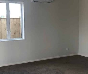 Spacious Five-Bedroom Family Home in Papakura - Photo 4