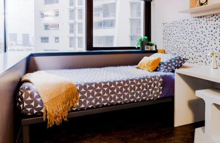 Corner View Room in 5-Bed Apartment - Photo 3