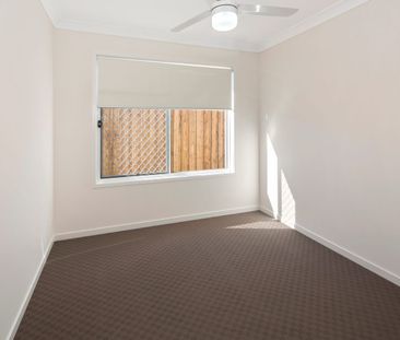 Modern 3-Bedroom Family Home with Fully Fenced Yard - Photo 5