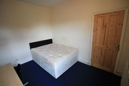4 bedroom terraced house to rent - Photo 3