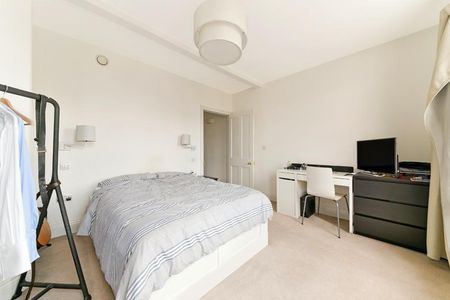 3 bedroom flat to rent - Photo 4