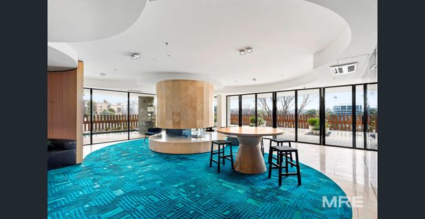 Chic living in prime location - Photo 1