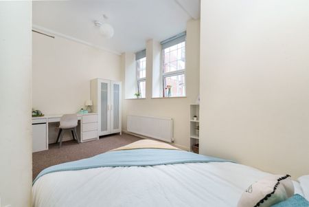 8 Bed Flat, Trafalgar Street, S1 - Photo 5