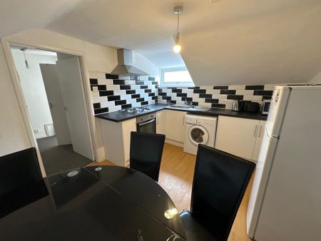 2 bedroom flat to rent - Photo 4
