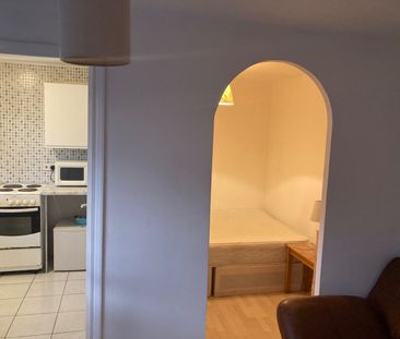 Studio Flat, Wheatsheaf Close, E14 - Photo 3