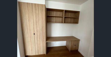 Brand new bright and high spec townhouse in Hampton East - Photo 4