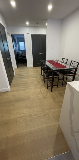 GRAND 4 1/2 MEUBLÉ ET ENTIÈREMENT RÉNOVÉ - Photo 1