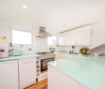 Stanley Road, TW11, London - Photo 5