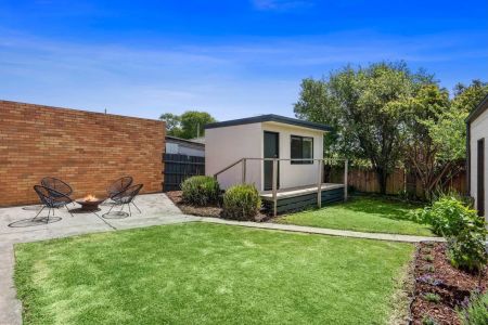 Gorgeous 3 Bedroom Home with Separate Home Office - Photo 3