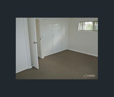 This little gem is situated in a small complex - Photo 2