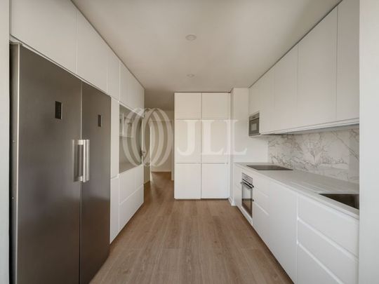 3 room luxury Flat for rent in Laranjeiras, Lisbon - Photo 1