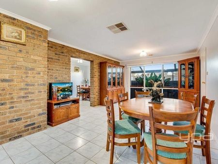 2 Padstowe Court, CRAIGIEBURN - Photo 2