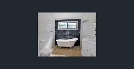 Stylish & Modern Entertainer - Photo 3