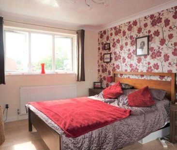 3 bedroom terraced house to rent - Photo 2