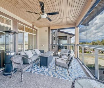 Spacious Top-Floor Unit with Solarium - Photo 6