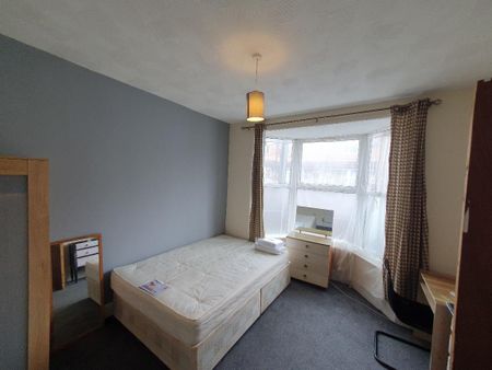 Room in a Shared House, Clovelly Road, SO14 - Photo 2