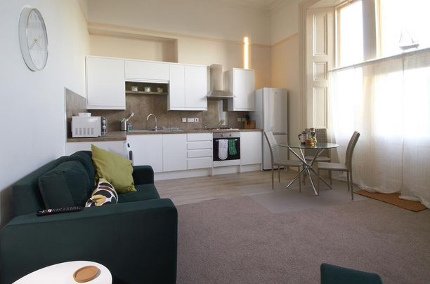 1 bedroom in a house share to rent - Photo 1