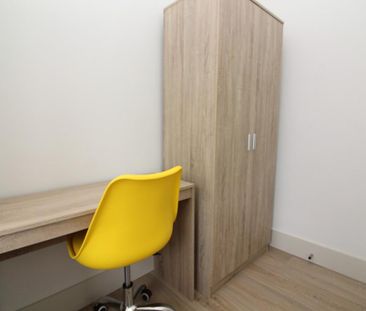 1 bedroom in a house share to rent - Photo 3