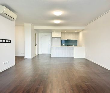 UNFURNISHED - Oversized 1 Bed Plus Study! - Photo 2