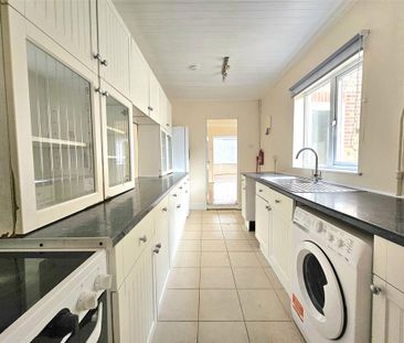 3 bedroom semi-detached house to rent - Photo 2
