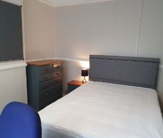 5 bedroom house, 1 en-suite - Photo 5