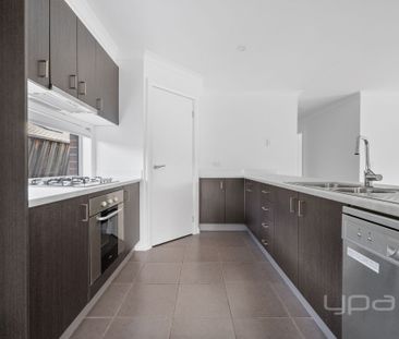4 BEDROOM FAMILY HOME - Photo 4