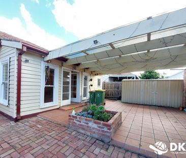 Great Family Home in Footscray - Photo 2