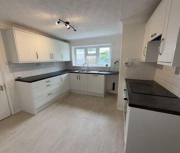 3 bedroom detached bungalow to rent - Photo 2