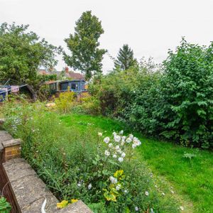 1 bed Room To Let - Photo 3