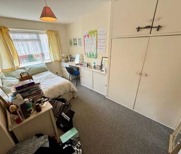 4 bedroom semi-detached house to rent - Photo 1