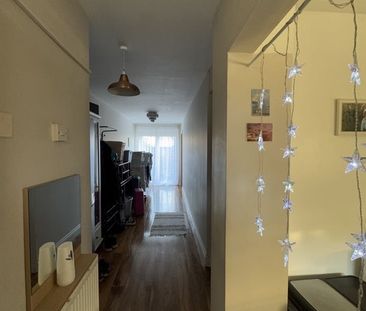Room in a Shared House, Horndean Close, SW15 - Photo 6