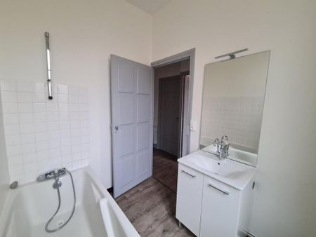 Location Appartement 3 pièces 68m² LE CREUSOT 71200 - Photo 5