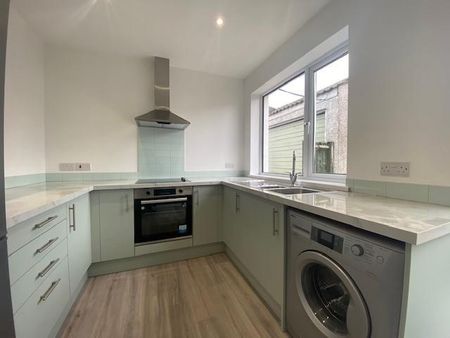 2 bedroom semi-detached bungalow to rent - Photo 5
