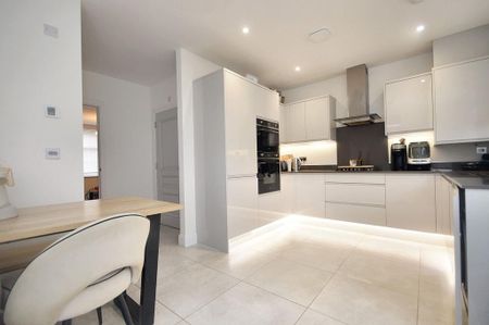 3 bedroom detached house to rent - Photo 3