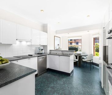 Renovated 3 Bedroom Apartment In PRIME Location! - Photo 5