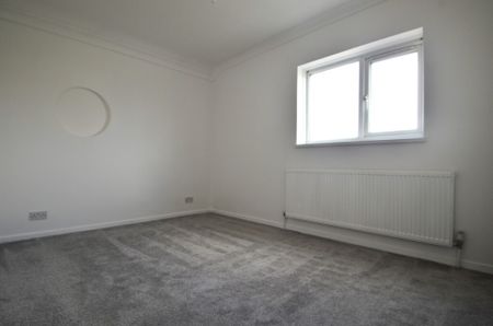 4 bedroom Semi-detached house to rent - Photo 2
